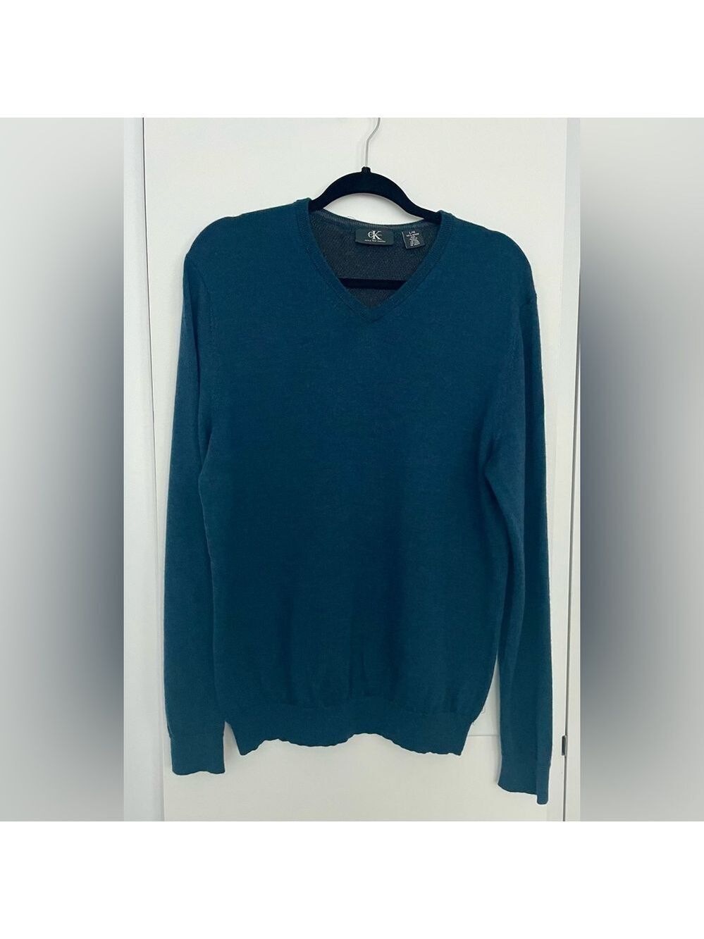 Calvin Klein 100% Extra Fine Merino Wool Men's V-Neck Sweater, Dark Blue Size L - Picture 2 of 7